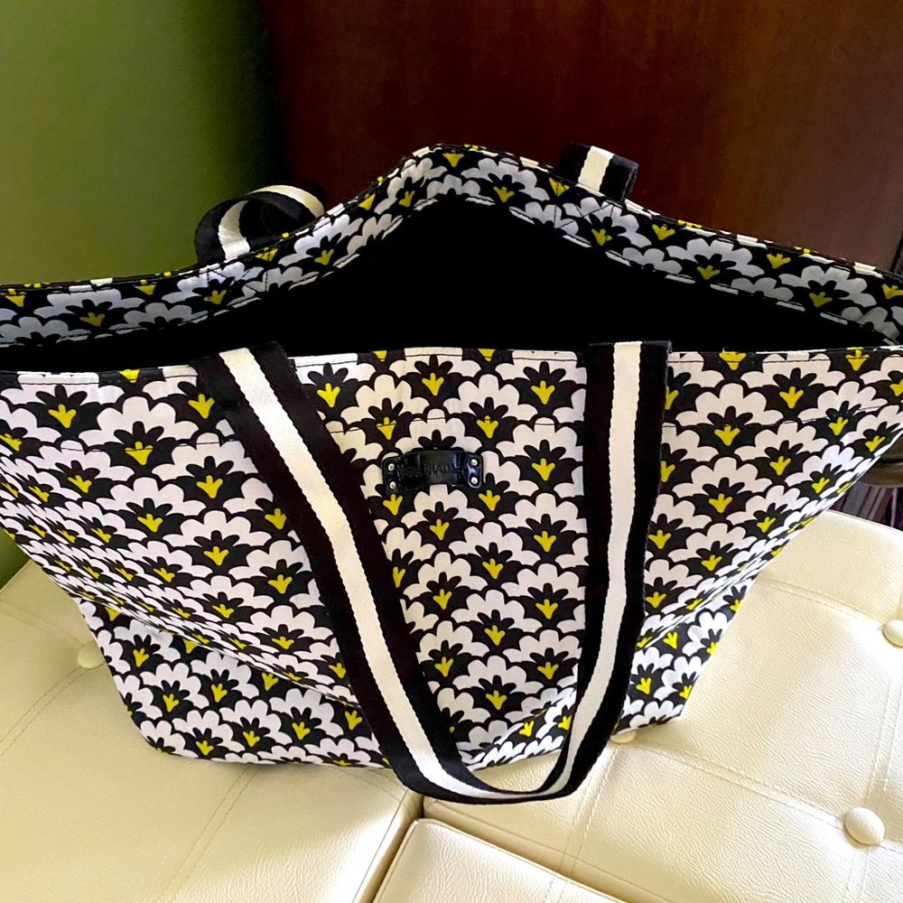 Vera Bradley XL Family Tote in Fanfare Pattern